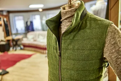 grüne Outdoorweste bei Felbinger